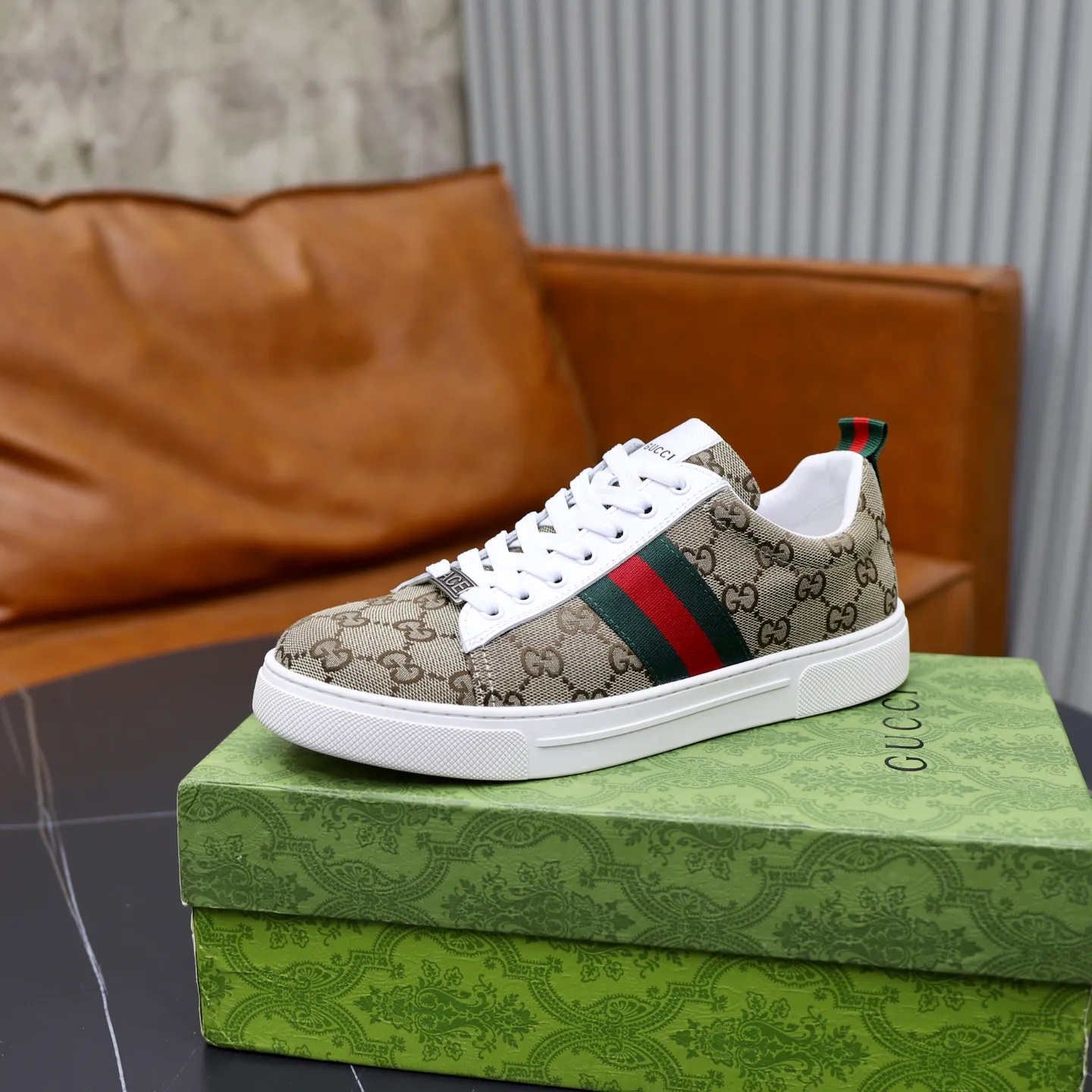 Ex-factory price: 440💰🙅‍♂️🙅‍♂️🙅‍♂️ Brand: GUCCI Standard code: 38-44 (45 customized) Grade: Same as the official website Material: Original material splicing Comfortable and breathable lining Lightweight and wear-resistant sports outsole Style category: Men's fashionable casual shoes Running sneakers Distinguished luxury brand elements Top luxury Color: actual picture color